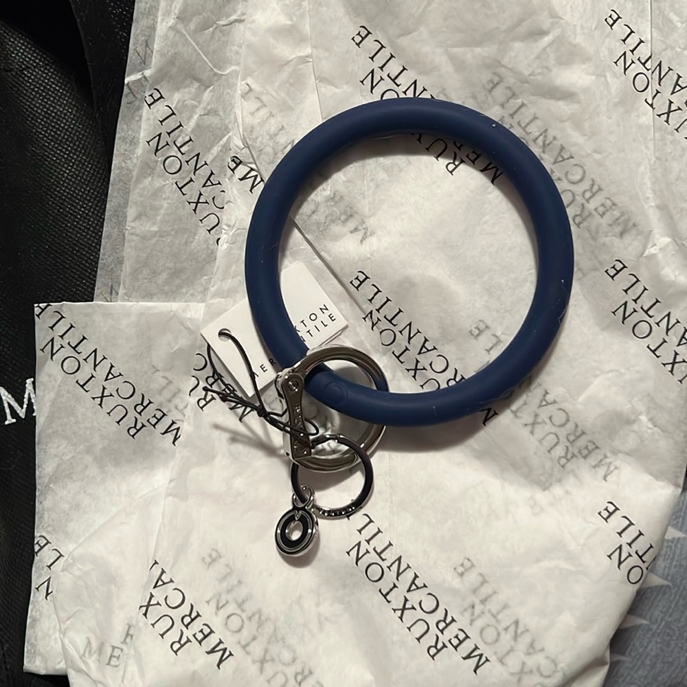 NWT Navy blue O-Venture Silicone Key Ring